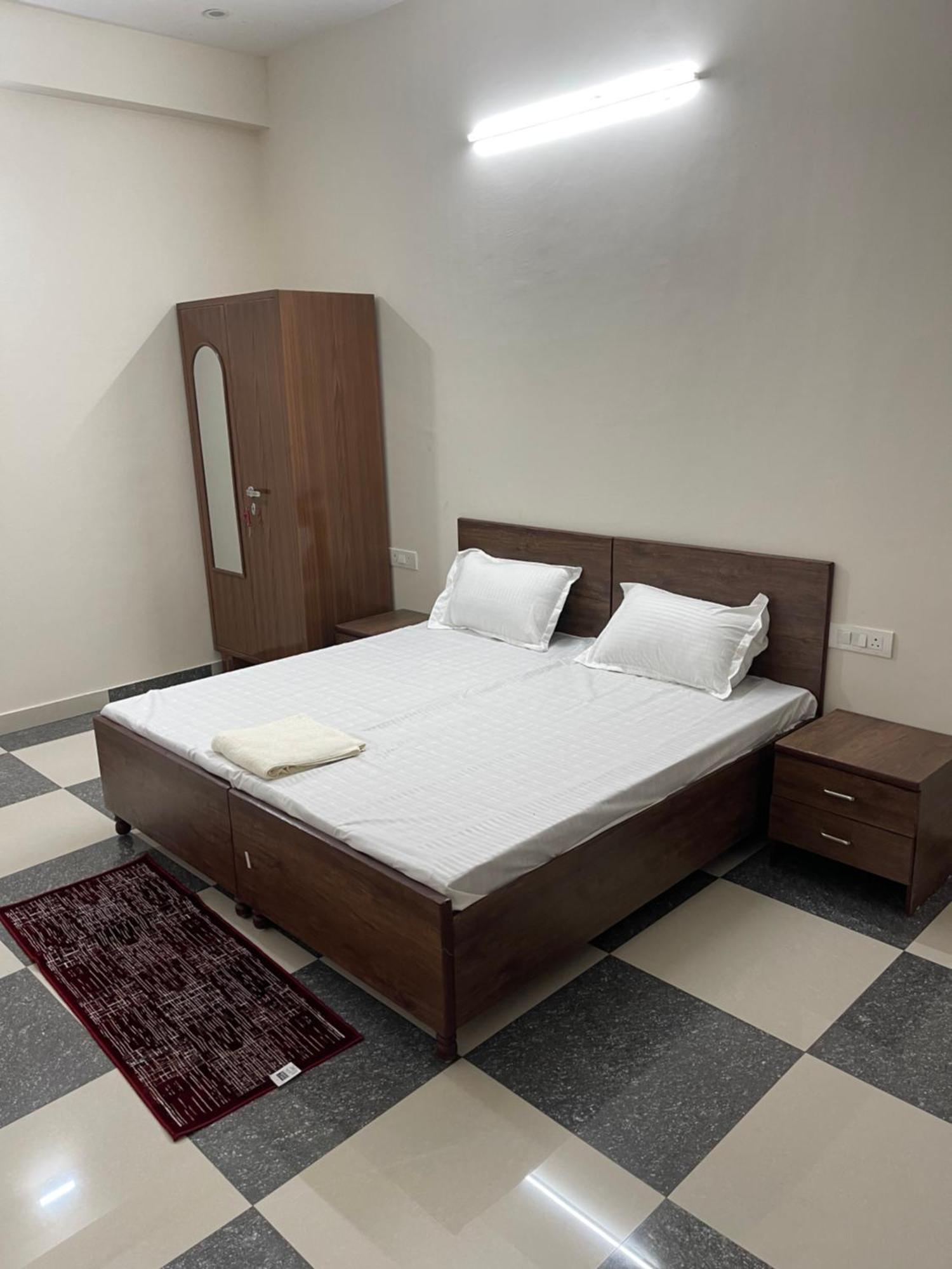 Shrinath Residency Hotel เกรทเตอร์นอยดา ภายนอก รูปภาพ