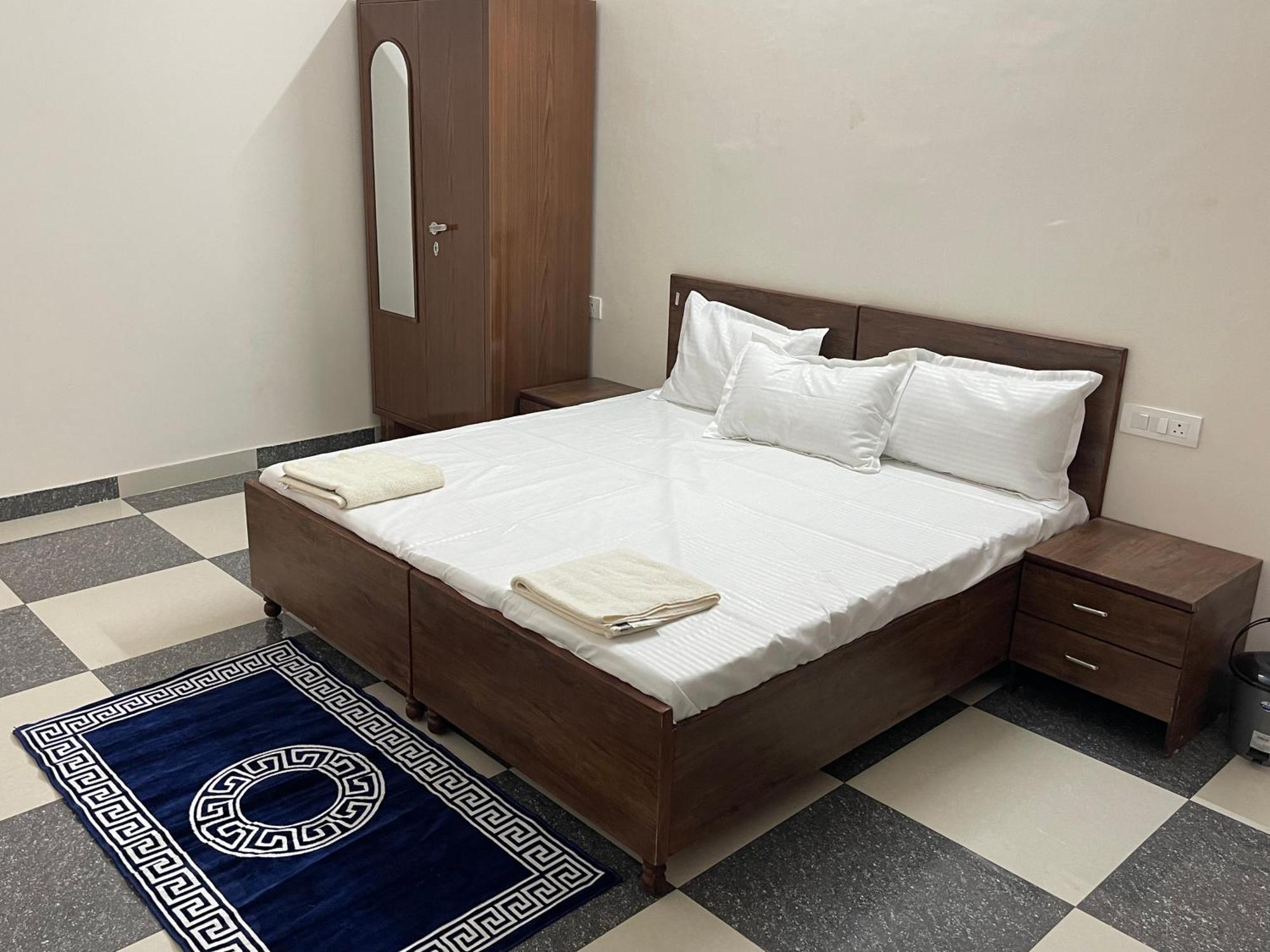 Shrinath Residency Hotel เกรทเตอร์นอยดา ภายนอก รูปภาพ